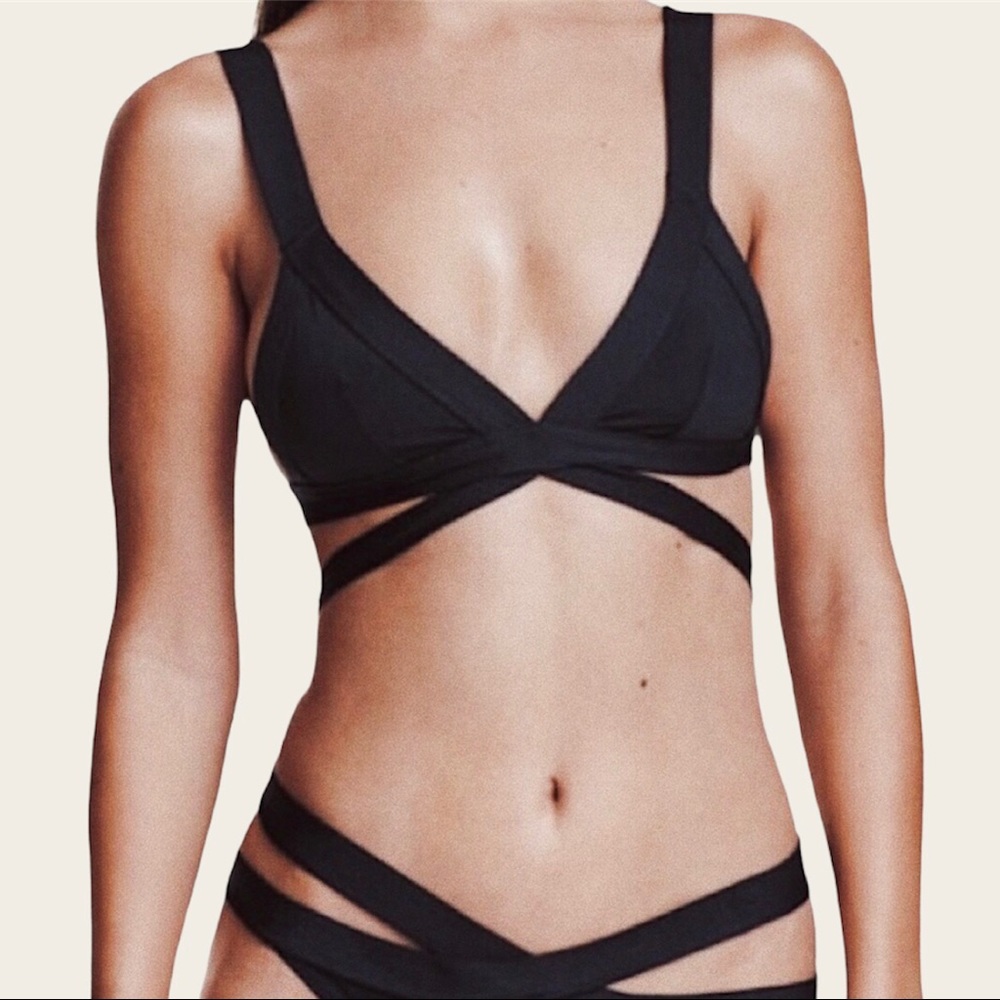 H&M — Black Cut Out Swim Top